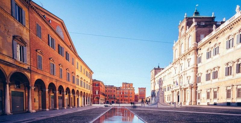 La Mansarda In Centro Appartement Modena Buitenkant foto